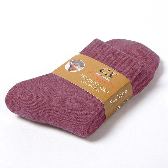 Warm wool socks for men and women | Cozy and comfortable footwear | Shop Sartona