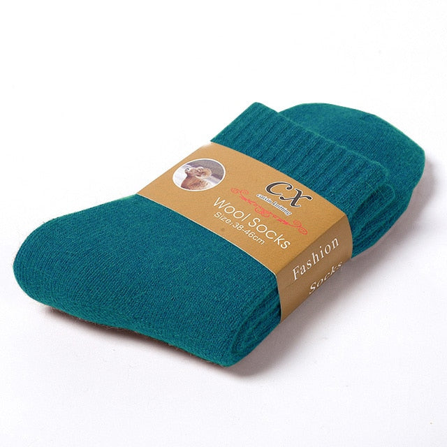 Warm wool socks for men and women | Cozy and comfortable footwear | Shop Sartona