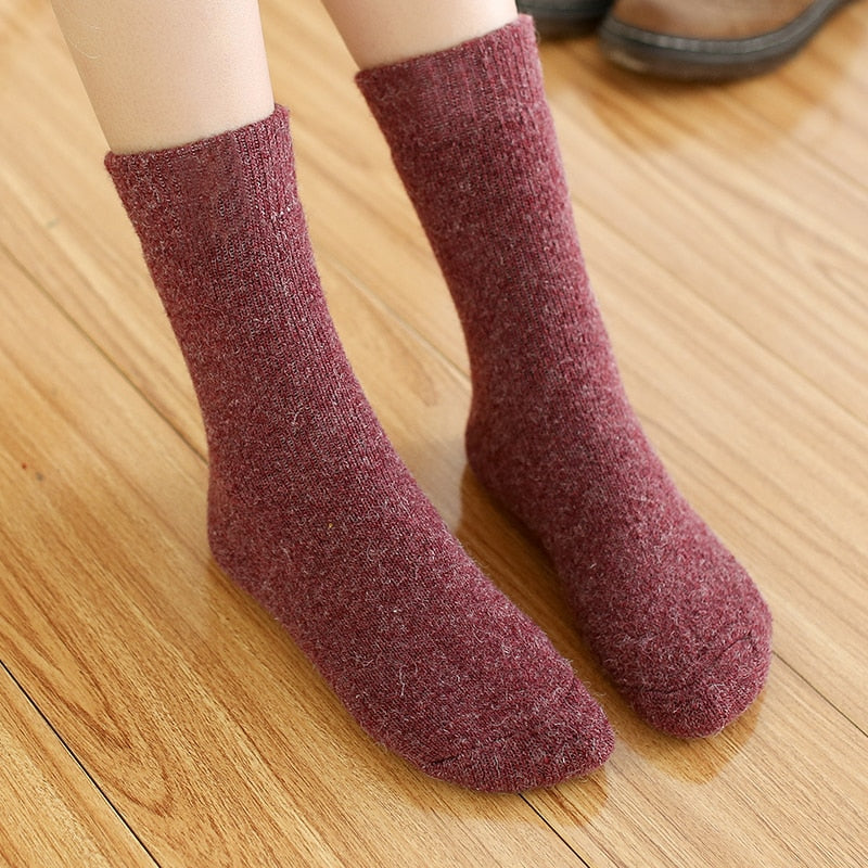 Warm wool socks for men and women | Cozy and comfortable footwear | Shop Sartona