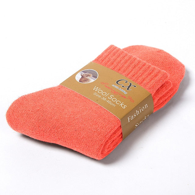 Warm wool socks for men and women | Cozy and comfortable footwear | Shop Sartona