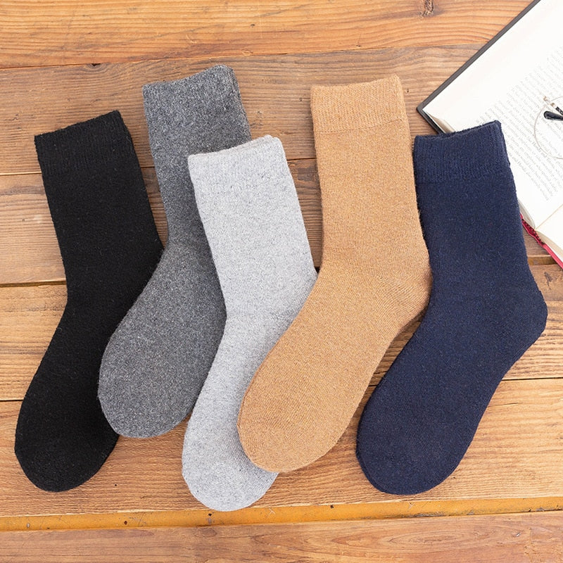 Warm wool socks for men and women | Cozy and comfortable footwear | Shop Sartona