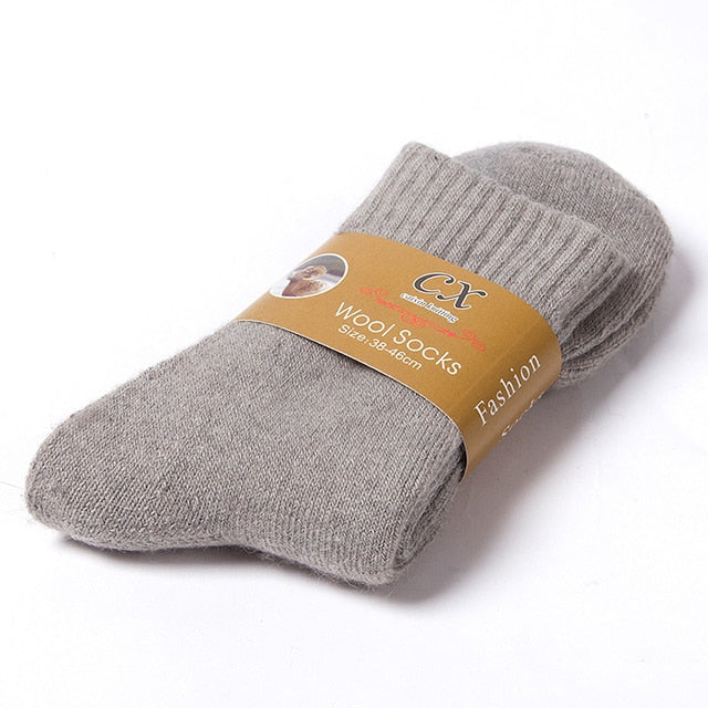 Warm wool socks for men and women | Cozy and comfortable footwear | Shop Sartona