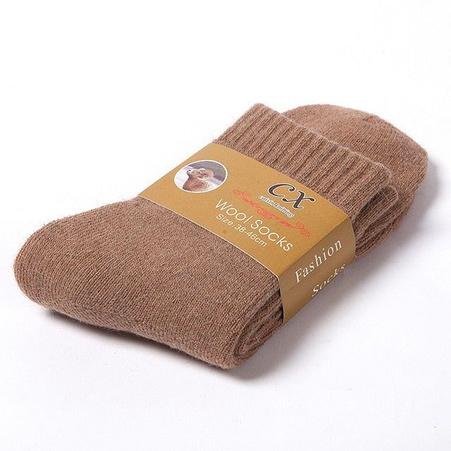 Warm wool socks for men and women | Cozy and comfortable footwear | Shop Sartona